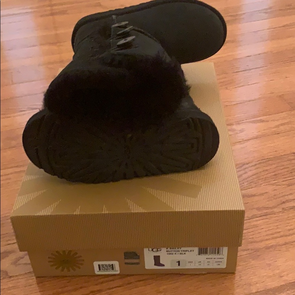 Big girl size 1 Uggs